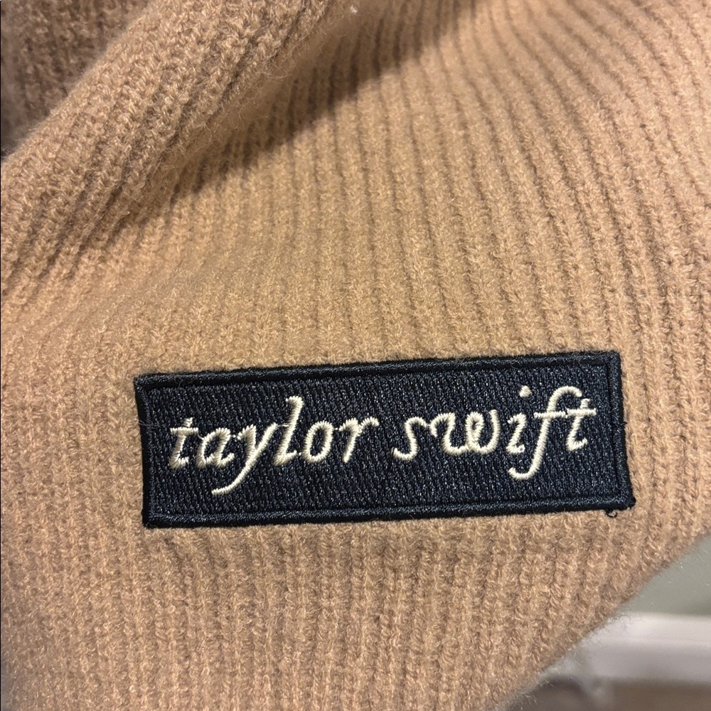Taylor Swift Folklore Sweater Size Medium - Picture 4 of 5